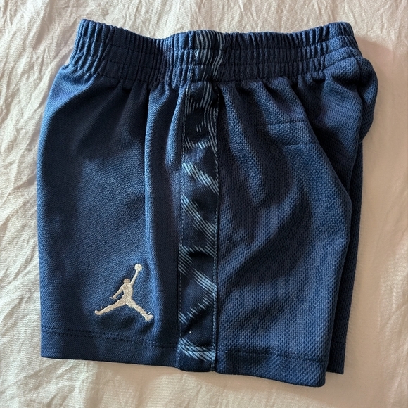 Jordan Blue and Patterned Shorts Set - Picture 4 of 10